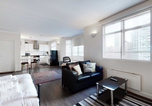 Spacious studio flat in Aldgate East near tube