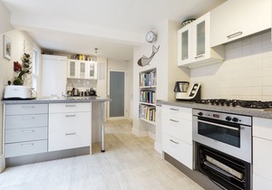 UP TO 20% OFF - A comfortable yet funky home sleeping 8 in vibrant Camden- Veeve