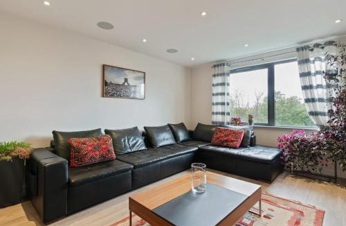 Friern Barnet Apartment | 1-Bed Spacious Flat, North London, 15 Minutes to Central