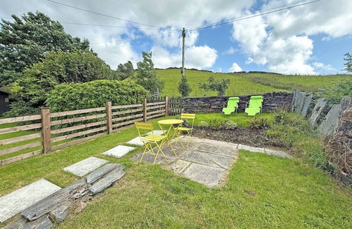 Ffestiniog Cottage | 1 bedroom accommodation in Pant Llwyd, near Blaenau Ffestiniog