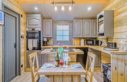 Bisterne Cottage | 1 bedroom accommodation in Ringwood, New Forest