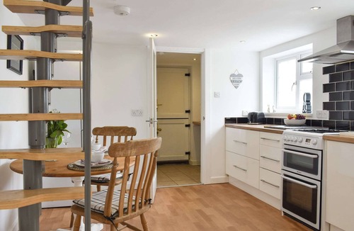 Tiptoe Cottage | 1 bedroom accommodation in Sway, near Lymington