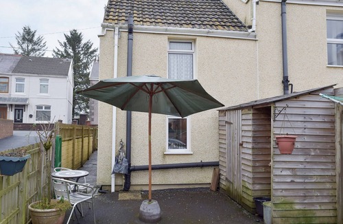 Cross Hands Cottage | 1 bedroom accommodation in Cross Hands, near Carmarthen