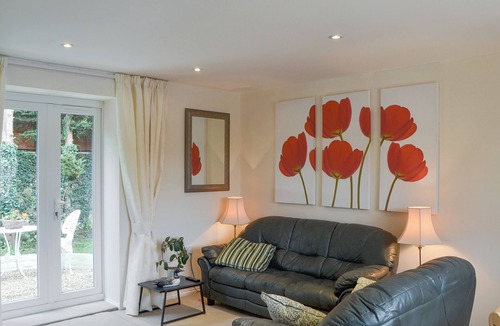 Newport Cottage | 1 bedroom accommodation in Gunville, near Newport