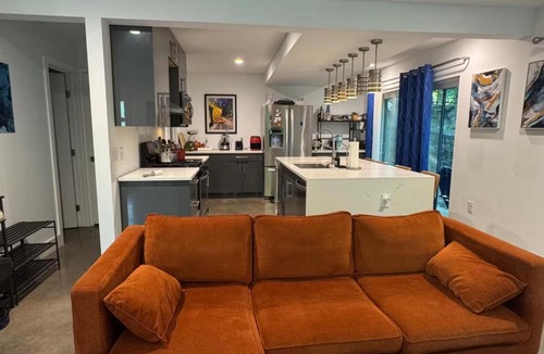 Blackshear-Prospect Hill House | 1 full bed with En-Suite bath surrounded by greenery