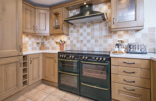 St Davids Cottage | 1 Grove Stables, Holiday Cottage St Davids, Sleeps 8, 4 bedrooms, bathrooms