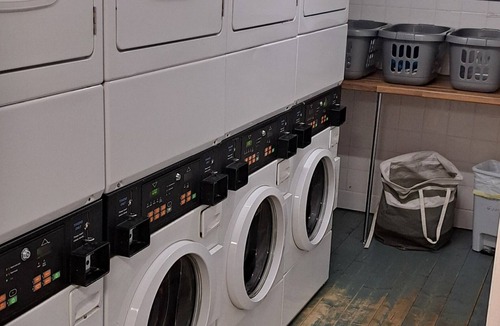 Chorlton-on-Medlock Apartment | 1 min walk from MRI 5 mins walk from the Uni 2 mins walk from Rusholme Car park