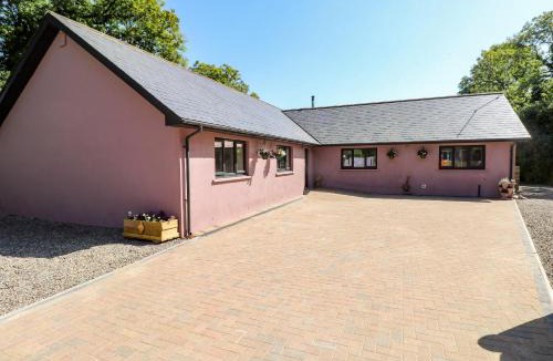 Robeston Wathen House | 1 The Warren