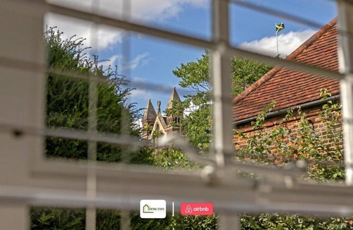 St Albans Apartment | 10% OFF Weekly Special Couples Leisure Sleeps 2