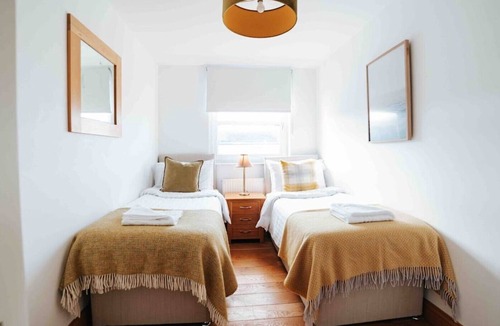 Aberaeron House | 13 Tabernacle Str. Cosy little house by the sea.