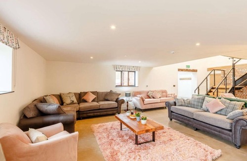 Berriew Cottage | 14 Bed in Welshpool (oc-90568)