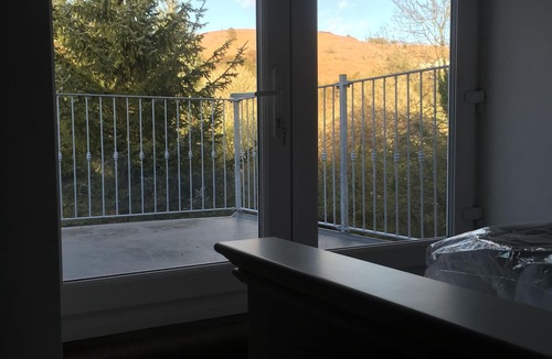 Nantgarw Cottage | 17th Century cottage with mountain views on the outskirts of Cardiff