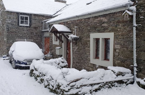 Bampton Cottage | 17th century Westmorland stone cottage retaining many original features. Haweswater and Ullswater La