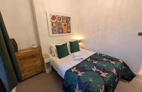 Harrow Road Apartment | 1BD Notting Hill Residence