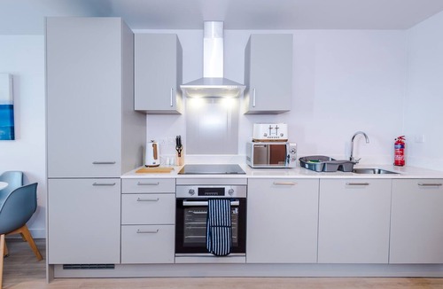 Old Trafford Apartment | 1BDR Open Plan Apartment With Full Kitchen