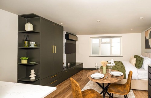 Friern Barnet Apartment | 1BR Studio Quiet Retreats Piccadilly Workspace Wifi And Parking
