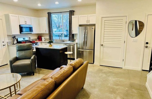 Old Southwest House | 2 Baths/Sleeps7/Pets Ok