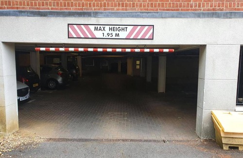 Hatfield Apartment | 2 Bed Apartment - Sleeps 5 - Wifi - Parking - Pets