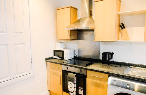 Portswood Apartment | 2 bed Crew House Southampton Docks with Parking
