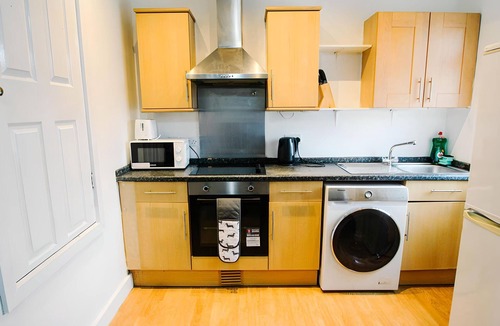 Portswood Apartment | 2 bed Crew House Southampton Docks with Parking