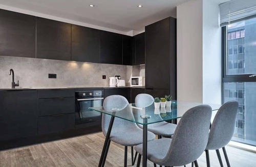 Old Trafford Apartment | 2-Bed Flat near Old Trafford