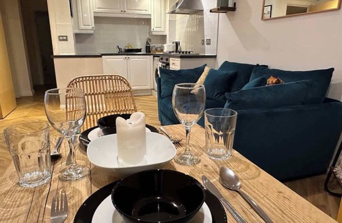 Didsbury Apartment | 2-Bed Flat in West Didsbury Near Fletcher Moss