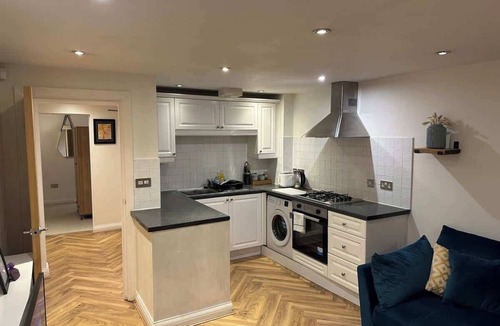 Didsbury Apartment | 2-Bed Flat in West Didsbury Near Fletcher Moss