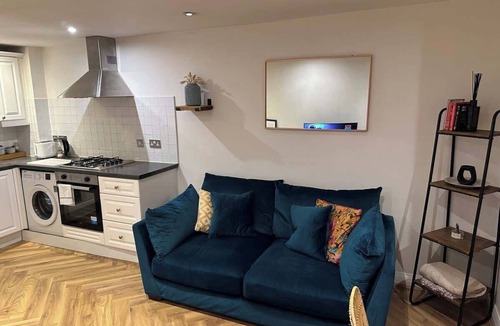 Didsbury Apartment | 2-Bed Flat in West Didsbury Near Fletcher Moss