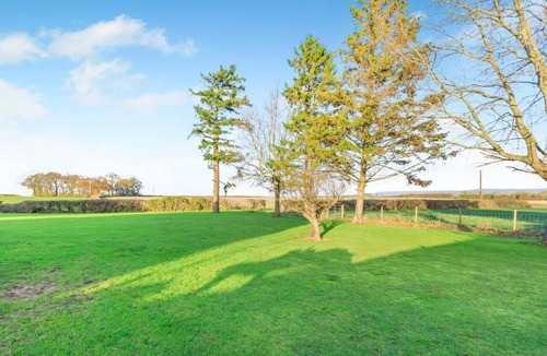 Taunton Cottage | 2 Bed in Duddlestone (oc-q34588)