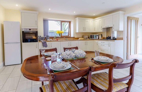Lampeter Cottage | 2 Bed in Lampeter (oc-86507)