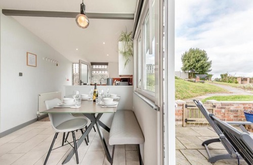 Llanybri Cabin | 2 Bed in Llangain oc-h30184