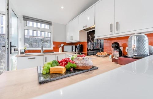 Llanybri Cabin | 2 Bed in Llangain oc-h30184