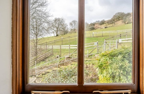 Risca East Cottage | 2 Bed in Risca (oc-b35977)