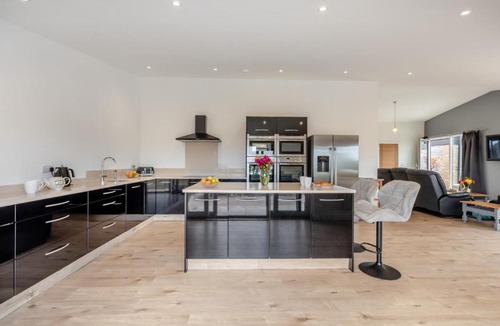 Somerton House | 2 Bed in Somerton oc-s32606