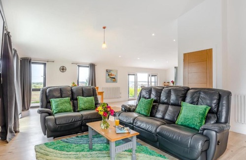 Somerton House | 2 Bed in Somerton oc-s32606