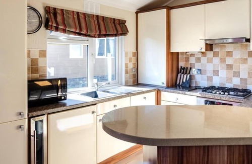 Narberth Ski Chalet | 2 Bed in Stepaside (oc-pw9184)