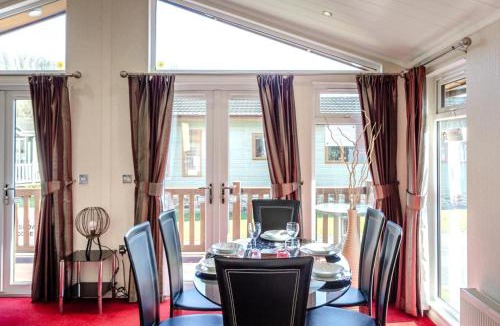 Narberth Cabin | 2 Bed in Stepaside oc-pw9184