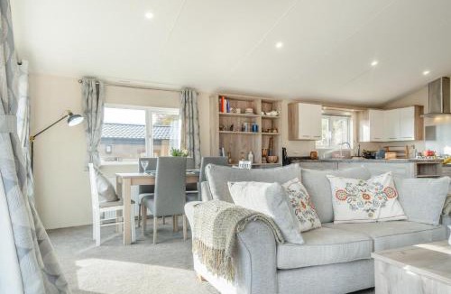 Ryde Cabin | 2 Bed in Upton oc-o34105