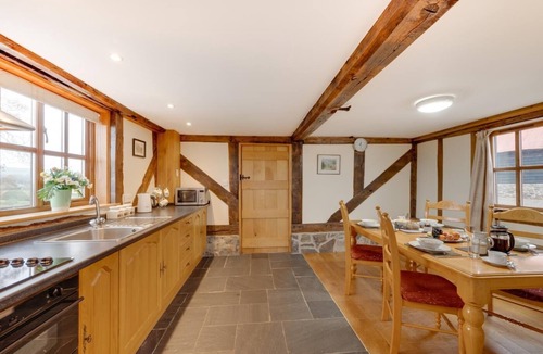 Llanfair Caereinion Cottage | 2 Bed in Y Drenewydd (oc-waa401)