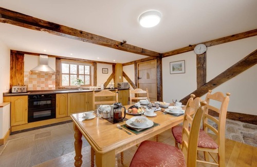 Llanfair Caereinion Cottage | 2 Bed in Y Drenewydd (oc-waa401)