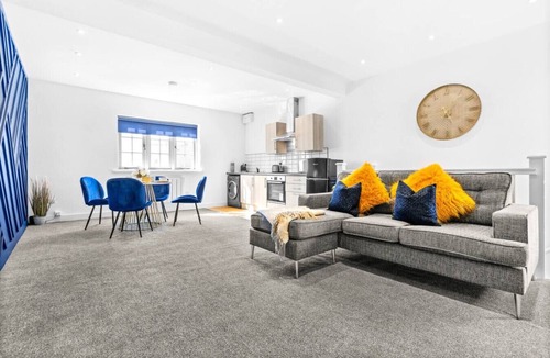 Morriston Apartment | 2 Bed Modern Flat Town Centre & Parking