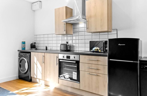Morriston Apartment | 2 Bed Modern Flat Town Centre & Parking