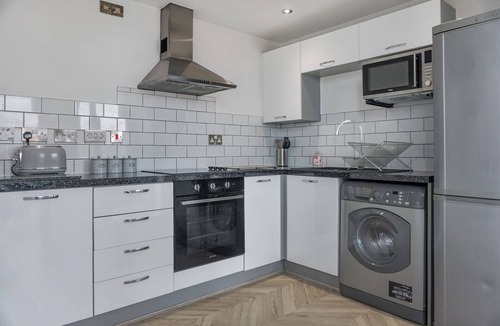 Bordesley Apartment | 2 Bed Penthouse-sleeps 4 With Wraparound Balcony