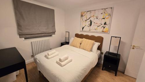 Whittington Apartment | 2 Bed Stylish Interiors 25min to Central London