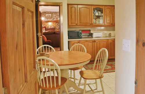 Garn Fadryn Cottage | 2 bedroom accommodation in Dinas, Lleyn Peninsula