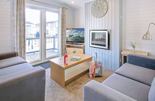 Milford on Sea Ski Chalet | 2 bedroom accommodation in Milford-on-Sea, Nr Lymington