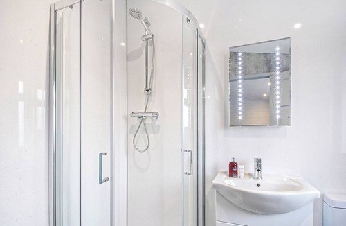 Milford on Sea Ski Chalet | 2 bedroom accommodation in Milford-on-Sea, Nr Lymington