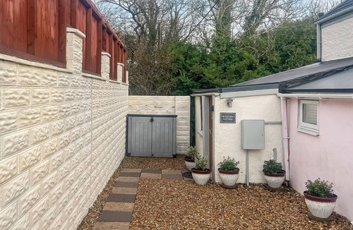 Brynmenyn Cottage | 2 bedroom accommodation in Aberkenfig, near Bridgend