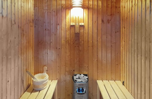 Ely Ski Chalet | 2 bedroom accommodation in Ely