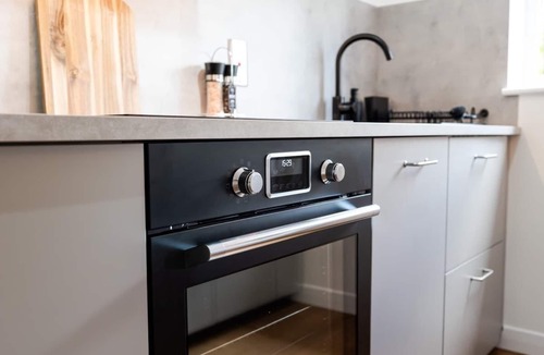 Liberton Apartment | 2 Bedroom Apartment-Free Parking-by Holiday Homes